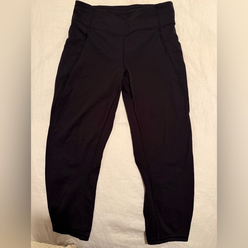 lululemon Wonder Train black 23” with pockets leggings